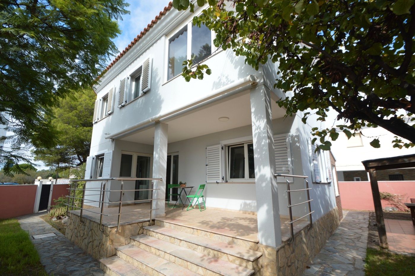 Vista exterior de Casa o xalet en venda en Vinaròs amb Aire condicionat, Calefacció i Jardí privat