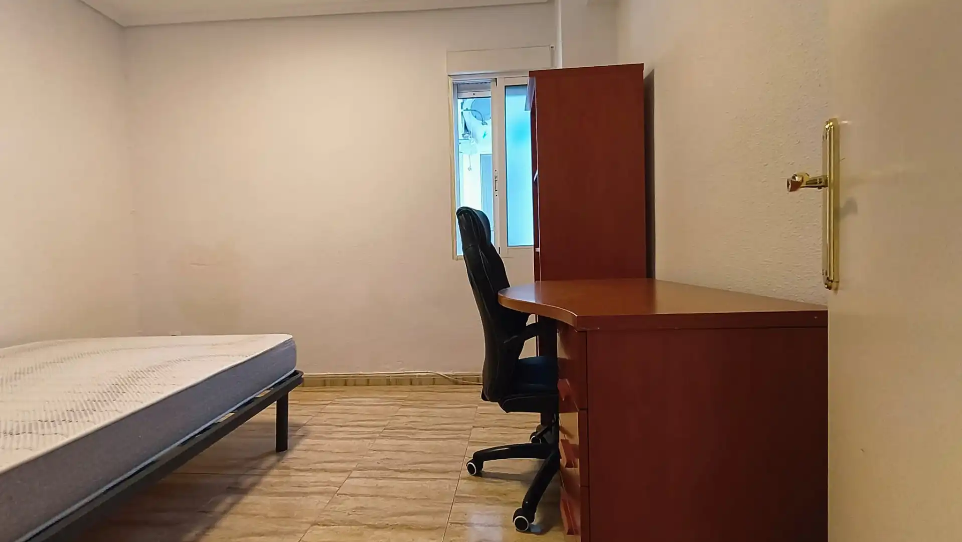 Habitación de Piso de alquiler en Alzira con Aire acondicionado y Horno