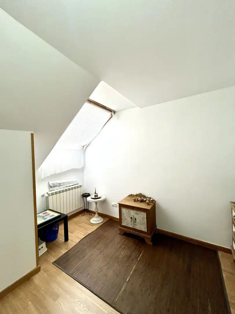 Schlafzimmer von Maisonette zum Verkauf in Valverde de la Virgen mit Klimaanlage und Heizung
