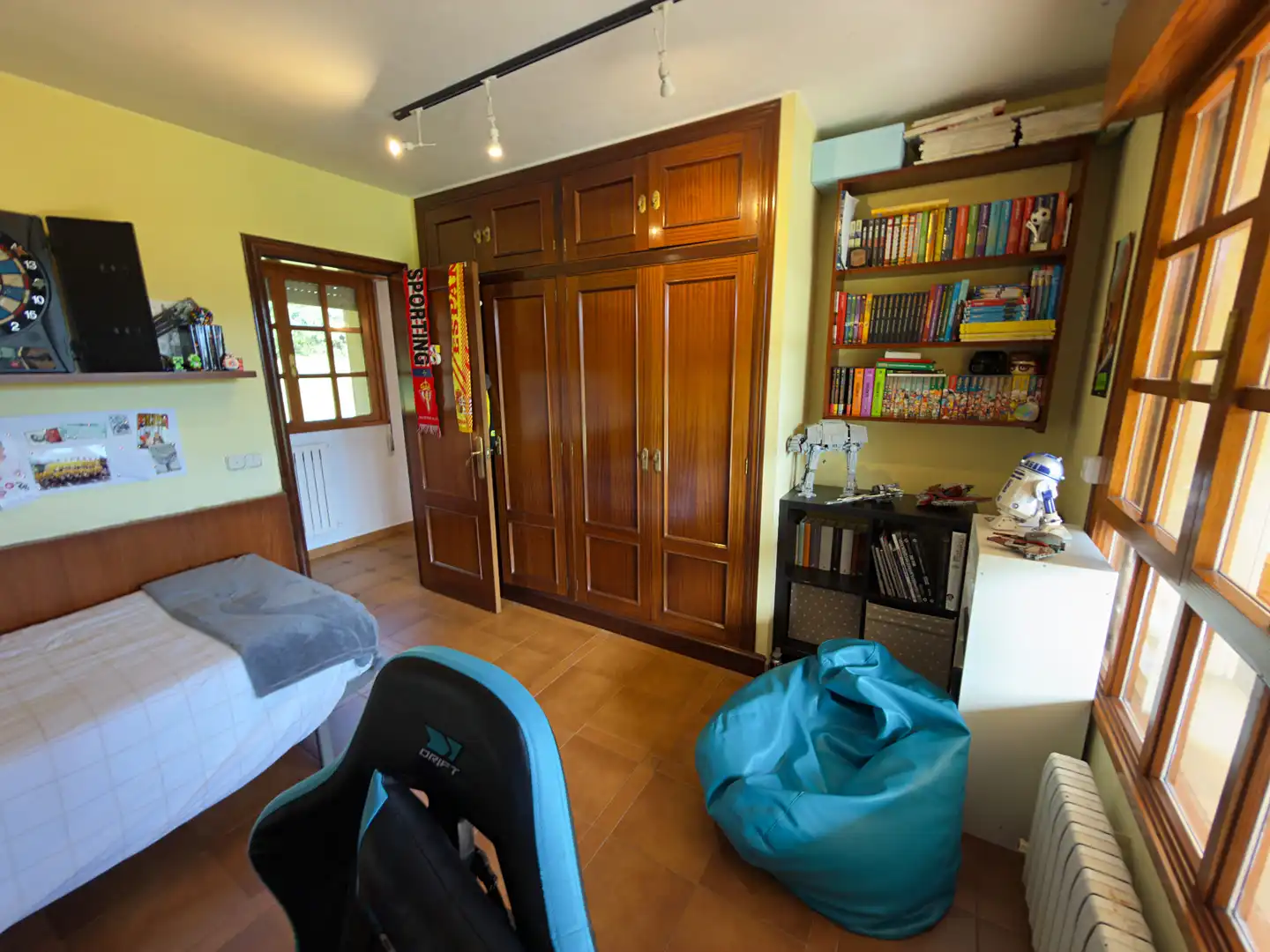 Dormitori de Casa o xalet en venda en Gijón  amb Calefacció, Parquet i Terrassa