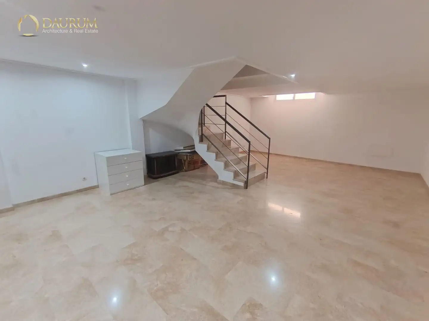 Einfamilien-Reihenhaus zum Verkauf in Elche / Elx mit Klimaanlage, Heizung und Terrasse