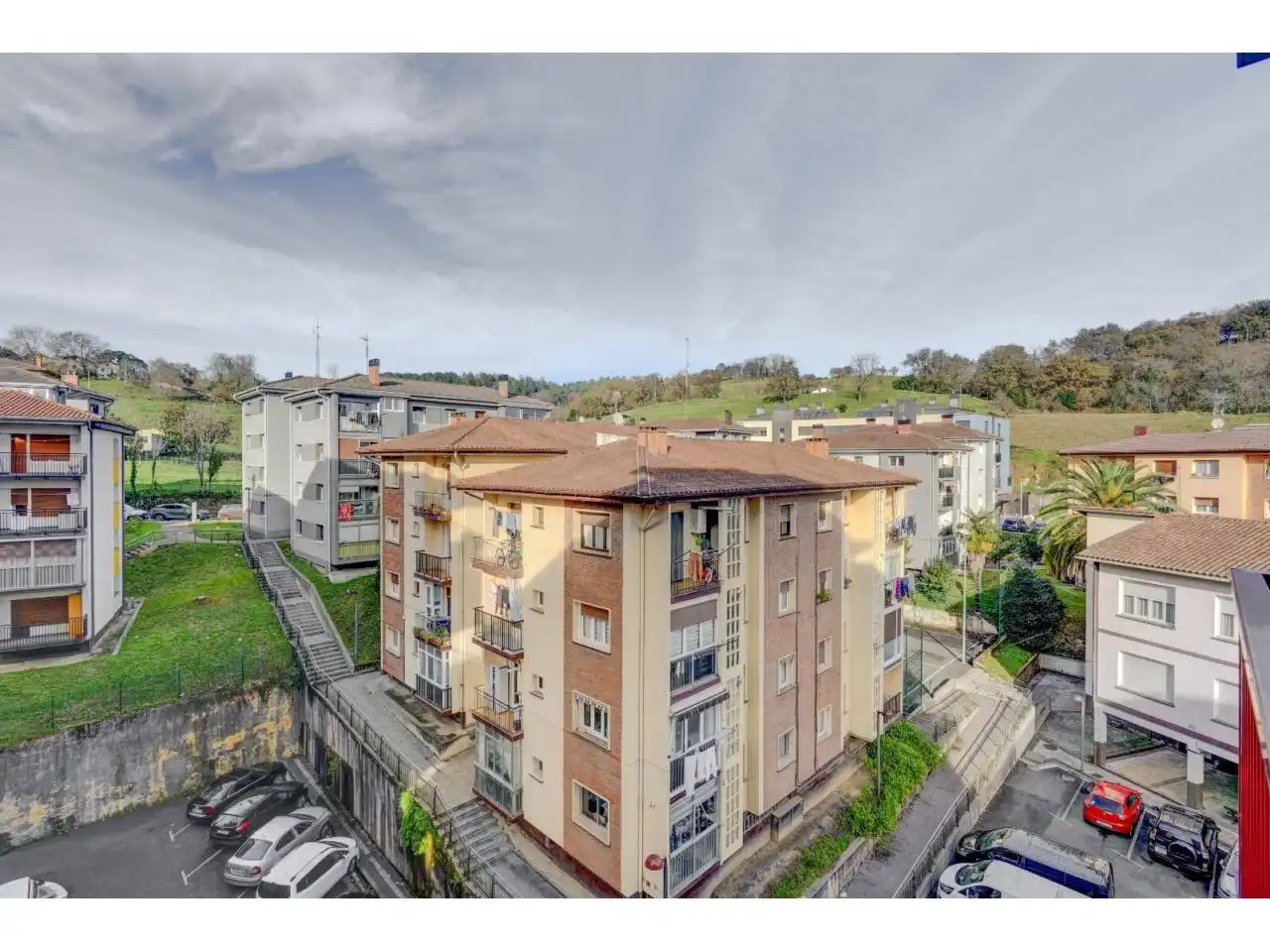 Vista exterior de Pis en venda en Hernani amb Calefacció, Terrassa i Balcó