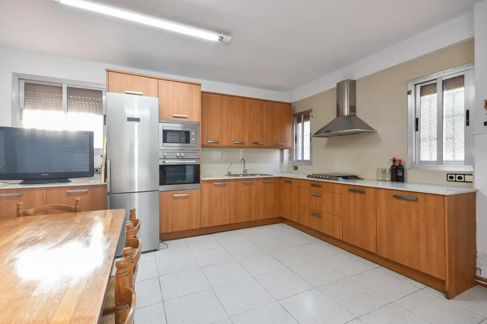 Cocina de Casa o chalet en venta en Santa Perpètua de Mogoda con Aire acondicionado, Calefacción y Jardín privado
