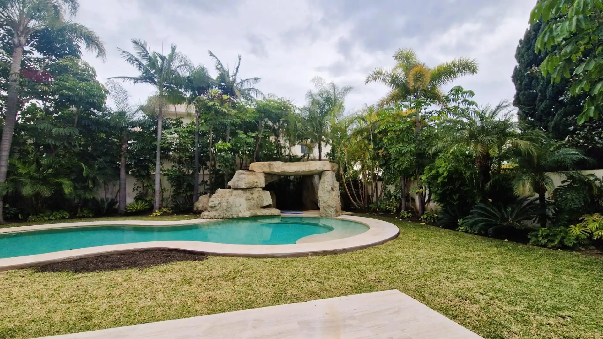 Swimming pool of Houses for sale in Marbella  with Air Conditioner, Private garden and Terrace