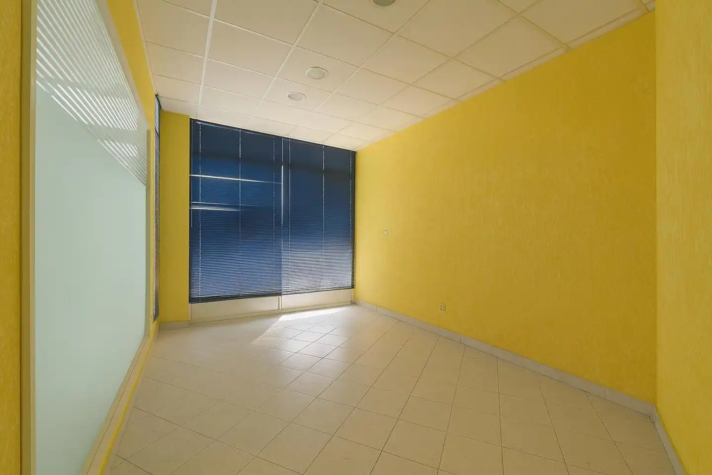 Gewerbefläche zum Verkauf in Rúa Vicente Aleixandre, imagen 3