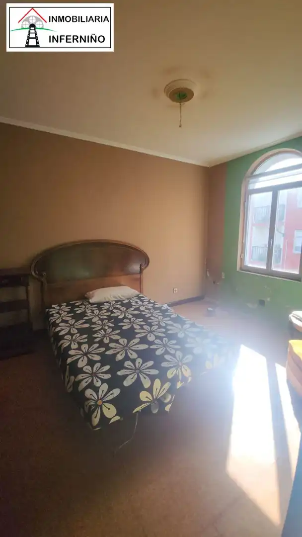 Habitación de Edificio en venta en Ferrol