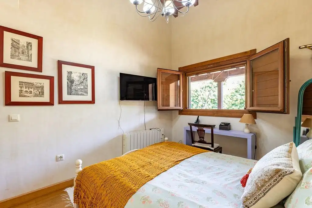Habitación de Finca rústica en venta en Cuacos de Yuste con Jardín privado, Terraza y Piscina
