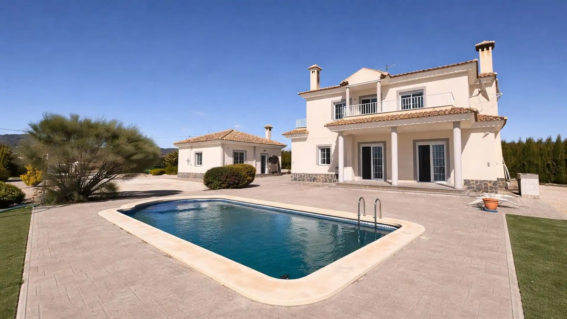 Exterior view of Houses for sale in El Pinós / Pinoso  with Terrace