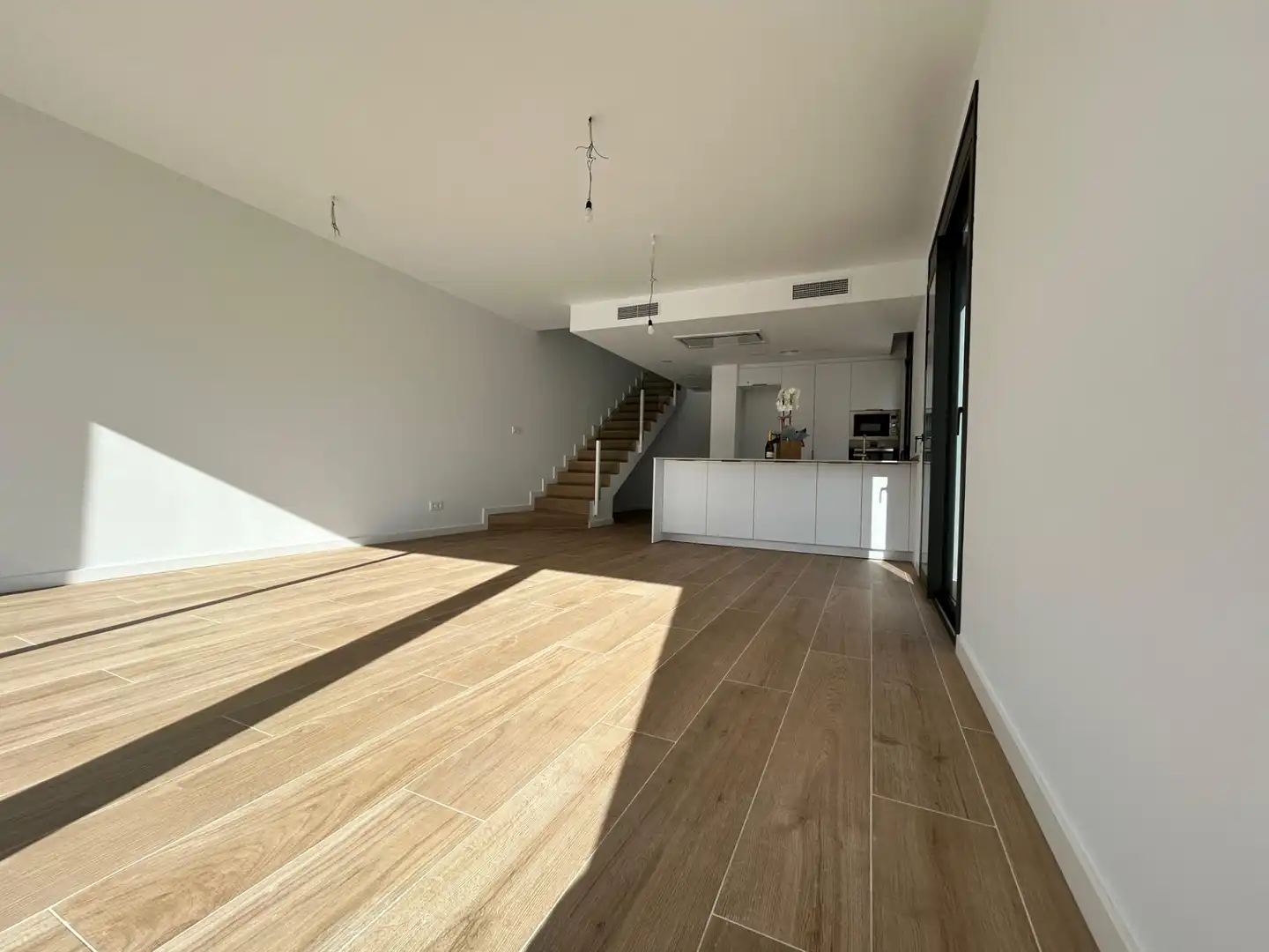 Sala d'estar de Casa adosada en venda en Banyoles amb Aire condicionat, Calefacció i Jardí privat