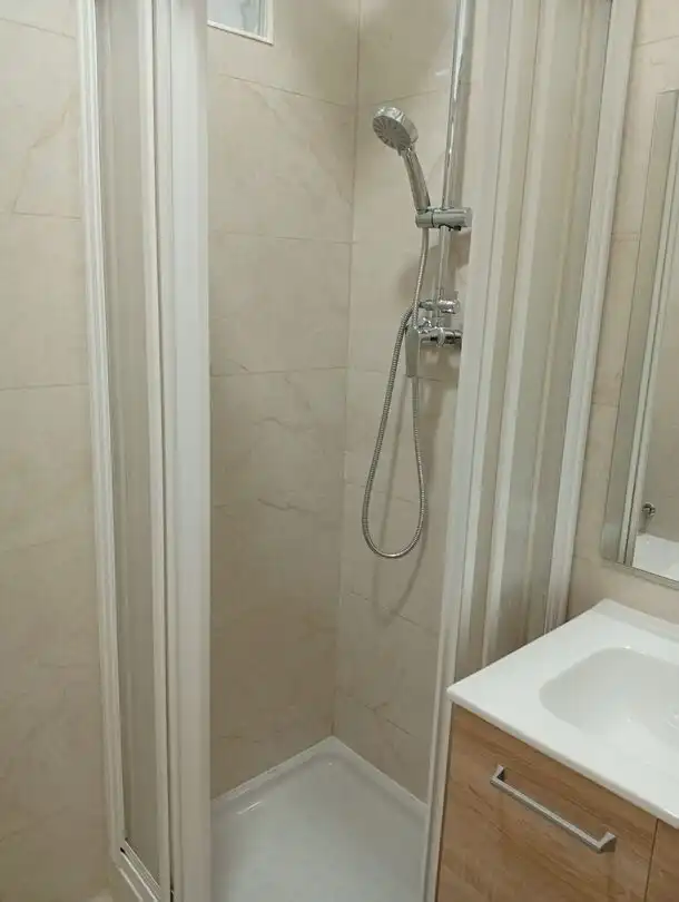 Badezimmer von Wohnung zur Miete in Santander mit Heizung