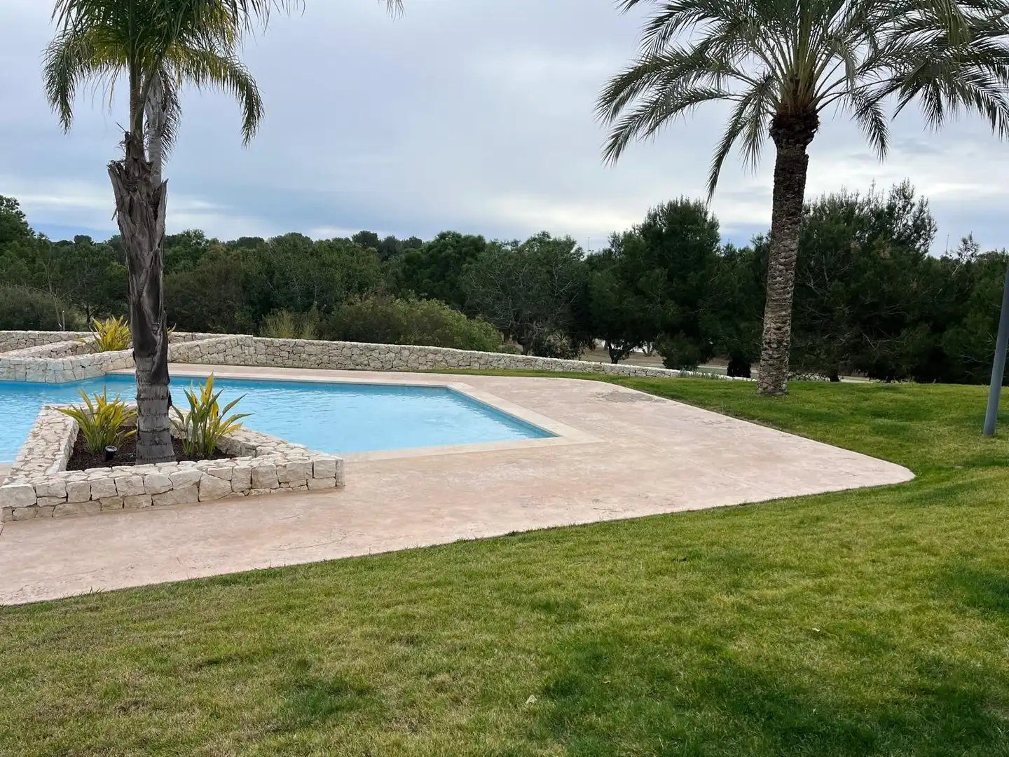 Schwimmbecken von Wohnung zum Verkauf in Pilar de la Horadada mit Klimaanlage, Heizung und Privatgarten