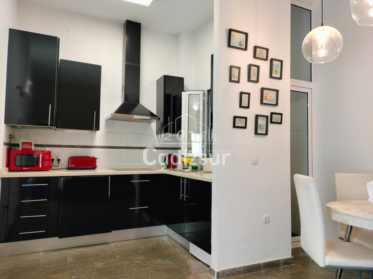 Cuina de Apartament en venda en  Cádiz Capital amb Aire condicionat i Moblat