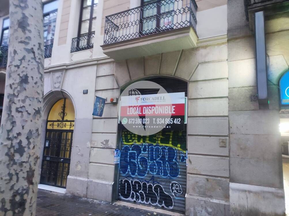 Vista exterior de Local en venda en  Barcelona Capital