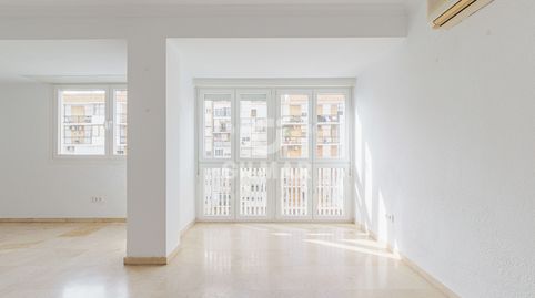 Foto 4 de Piso en venta en Los Remedios, Sevilla Capital