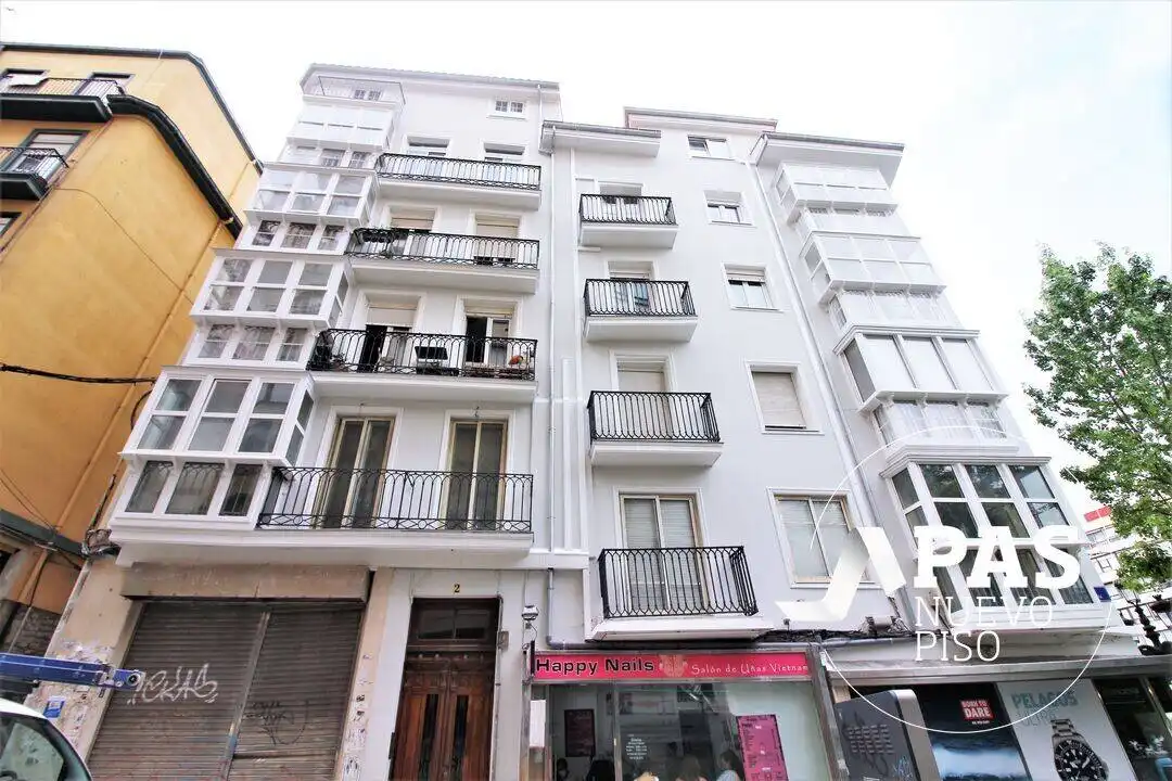 Außenansicht von Wohnung zum Verkauf in Santander mit Heizung und Balkon
