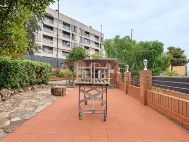 Baixos amb ascensor en venda a Carrer de Clara Campoamor