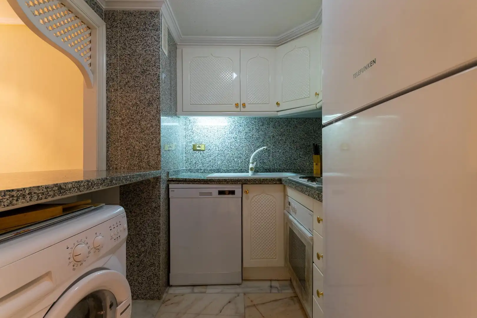 Cocina de Piso de alquiler en Santa Pola con Terraza y Piscina comunitaria