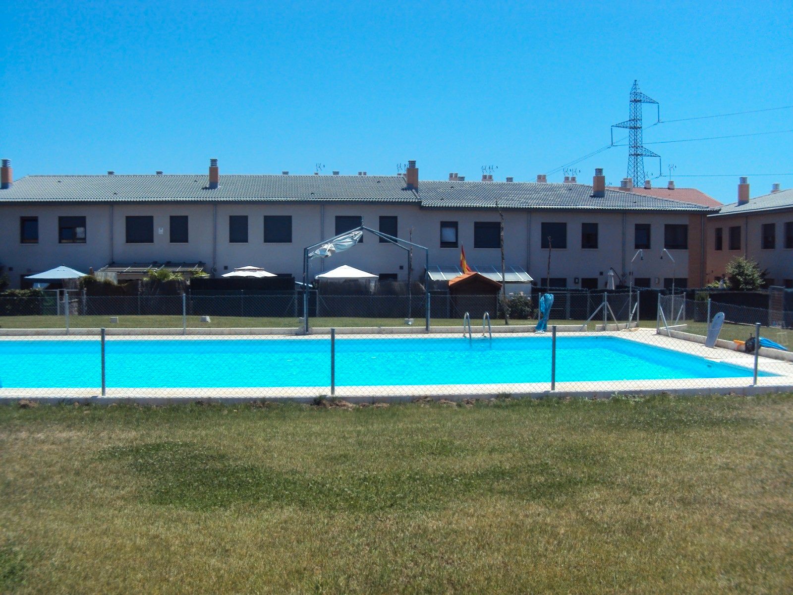 Piscina de Casa adosada en venda en Cigales amb Calefacció, Jardí privat i Parquet
