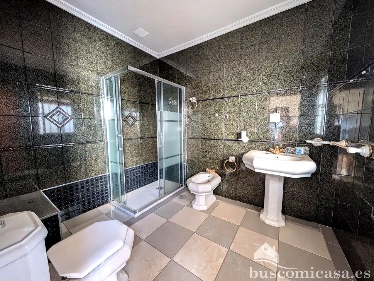 Bathroom of Houses for sale in Linares
