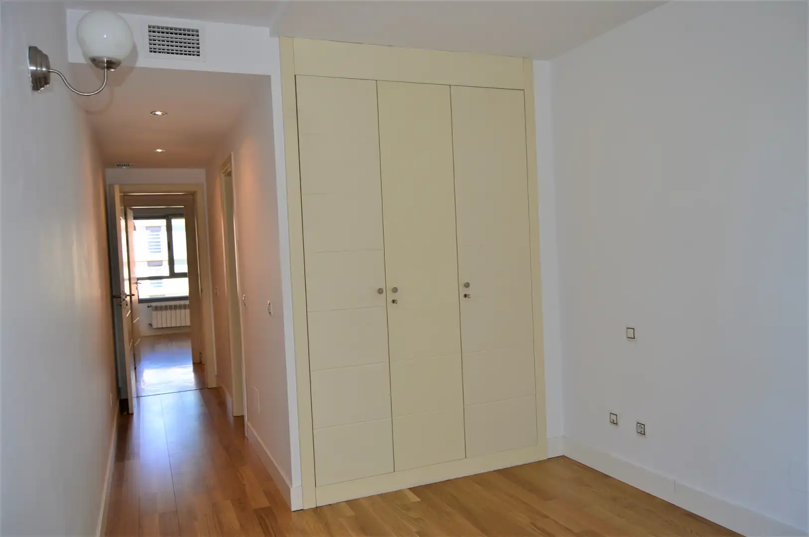 Schlafzimmer von Wohnung zur Miete in Madrid mit Klimaanlage, Heizung und Parkett