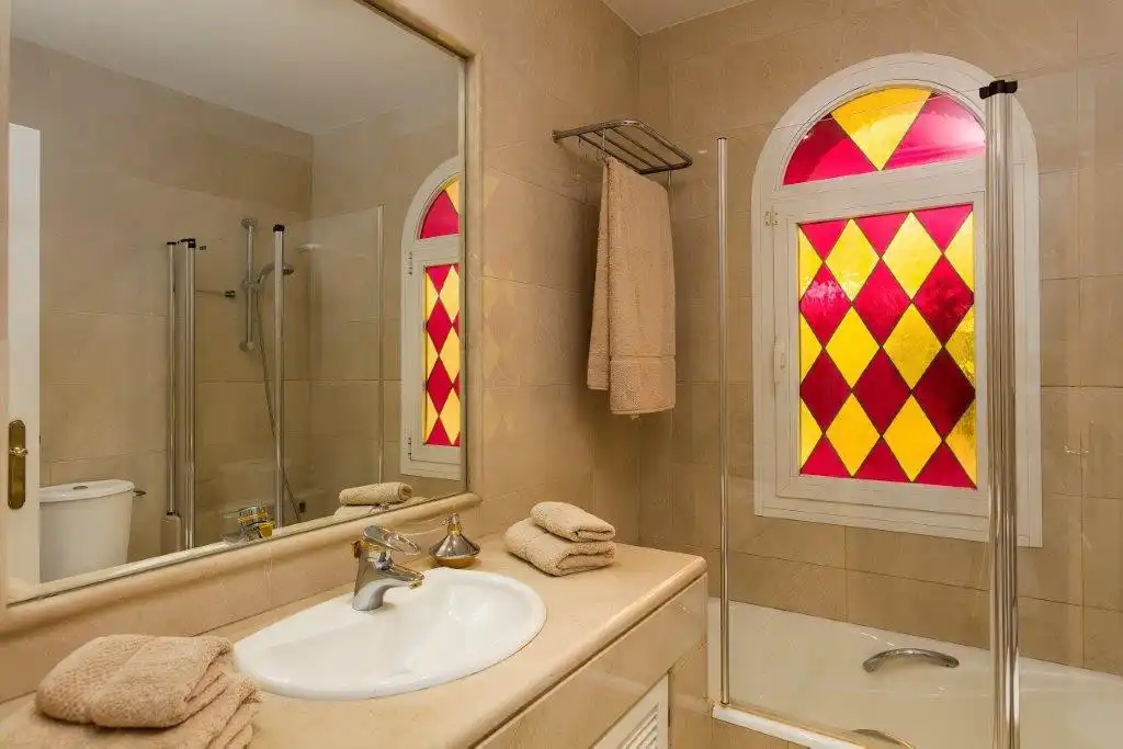 Baño de Casa o chalet en venta en Benahavís con Aire acondicionado, Calefacción y Terraza