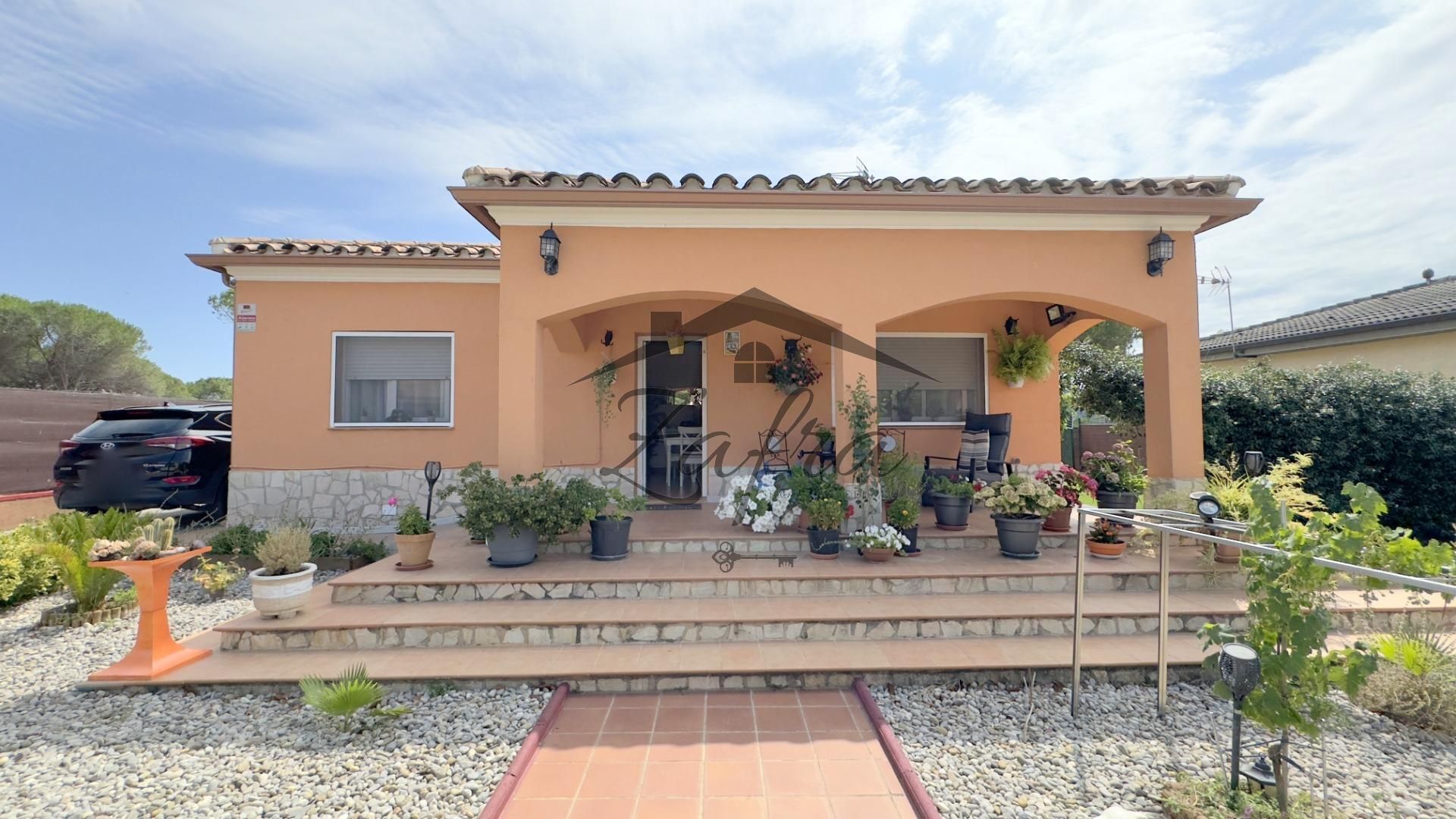 Vista exterior de Casa o xalet en venda en Vidreres amb Aire condicionat, Calefacció i Jardí privat