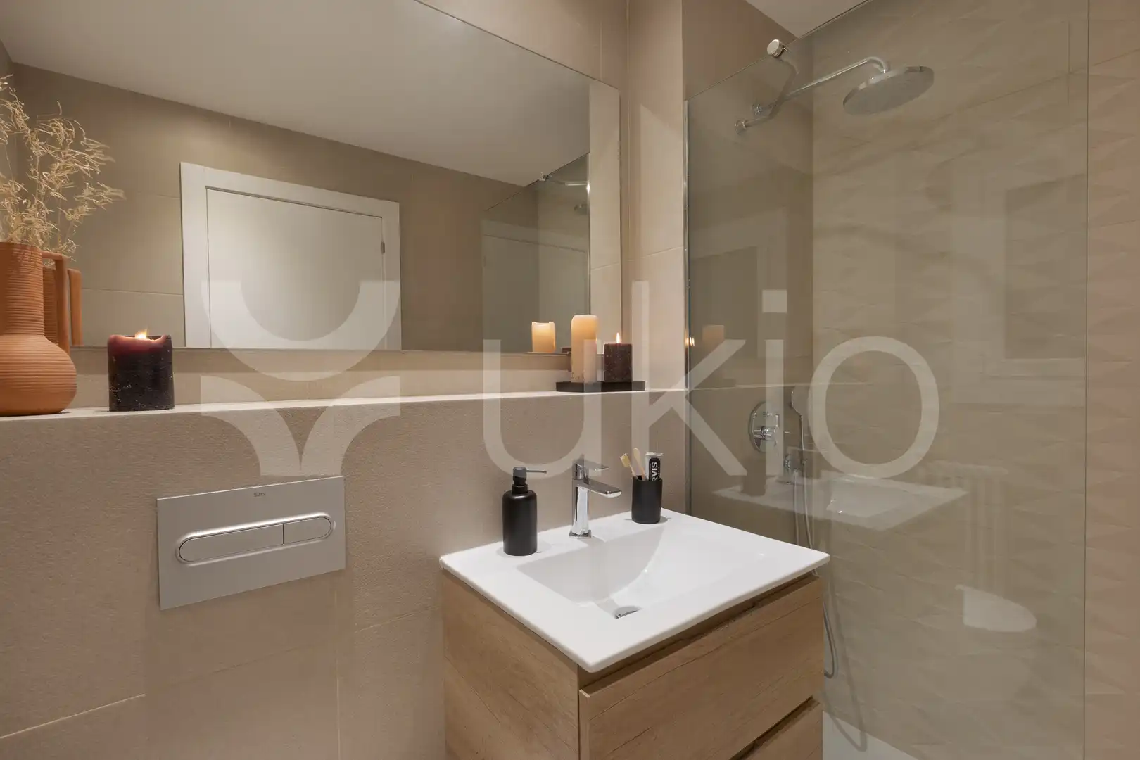 Badezimmer von Wohnungen zur Miete in Barcelona mit Klimaanlage, Terrasse und Möbliert