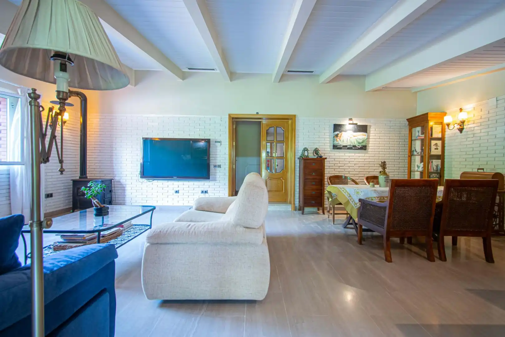 Sala d'estar de Casa o xalet en venda en Tomares amb Jardí privat, Terrassa i Piscina