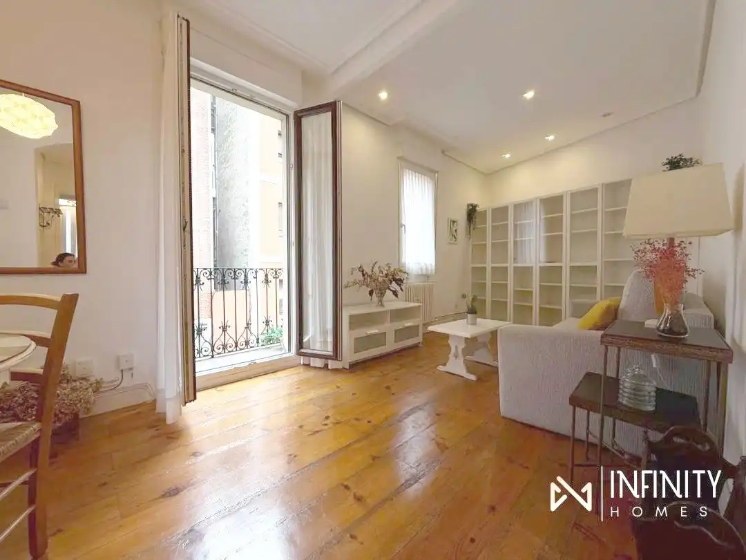 Living room of Flat for rent in Bilbao   with Heating and Balcony