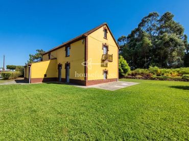 House with balcony for sale in Área Rural