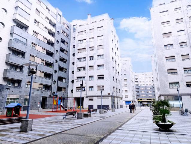 Piso en Alquiler en Oviedo - PZ FERROCARRILES ECONOMICOS, 10 en Milán - Pumarín