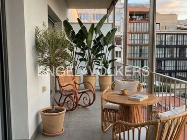 Flat with balcony to rent in Eixample