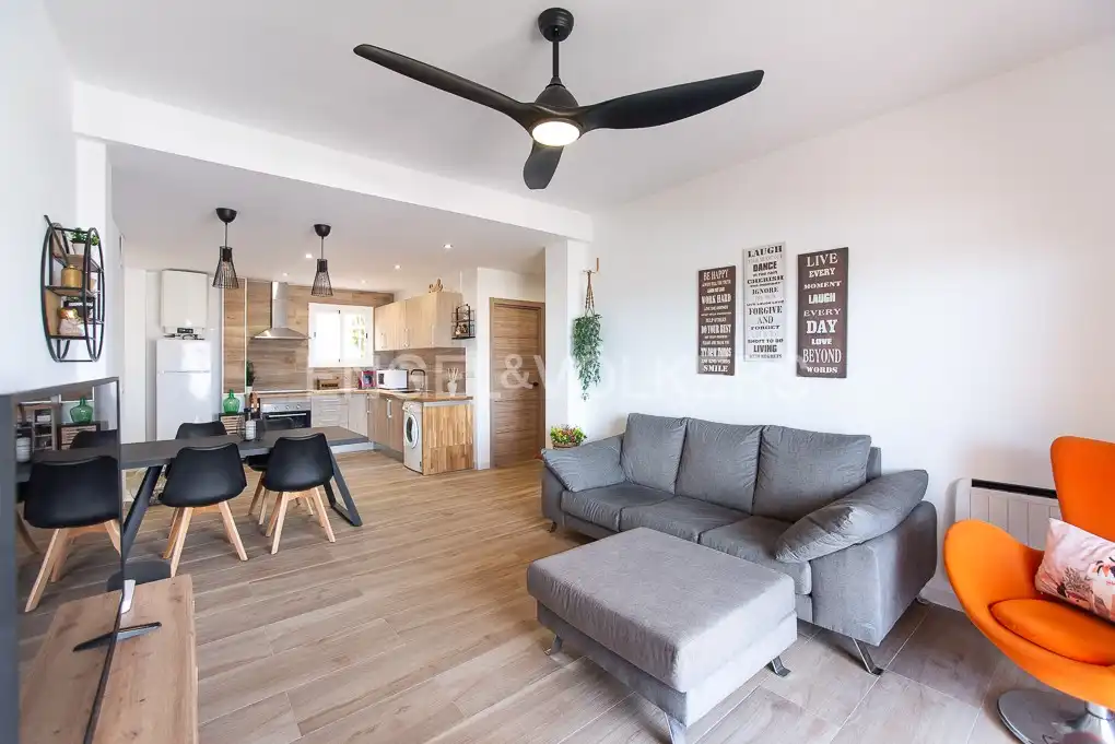Sala d'estar de Apartament en venda en Peñíscola / Peníscola amb Calefacció, Moblat i Balcó