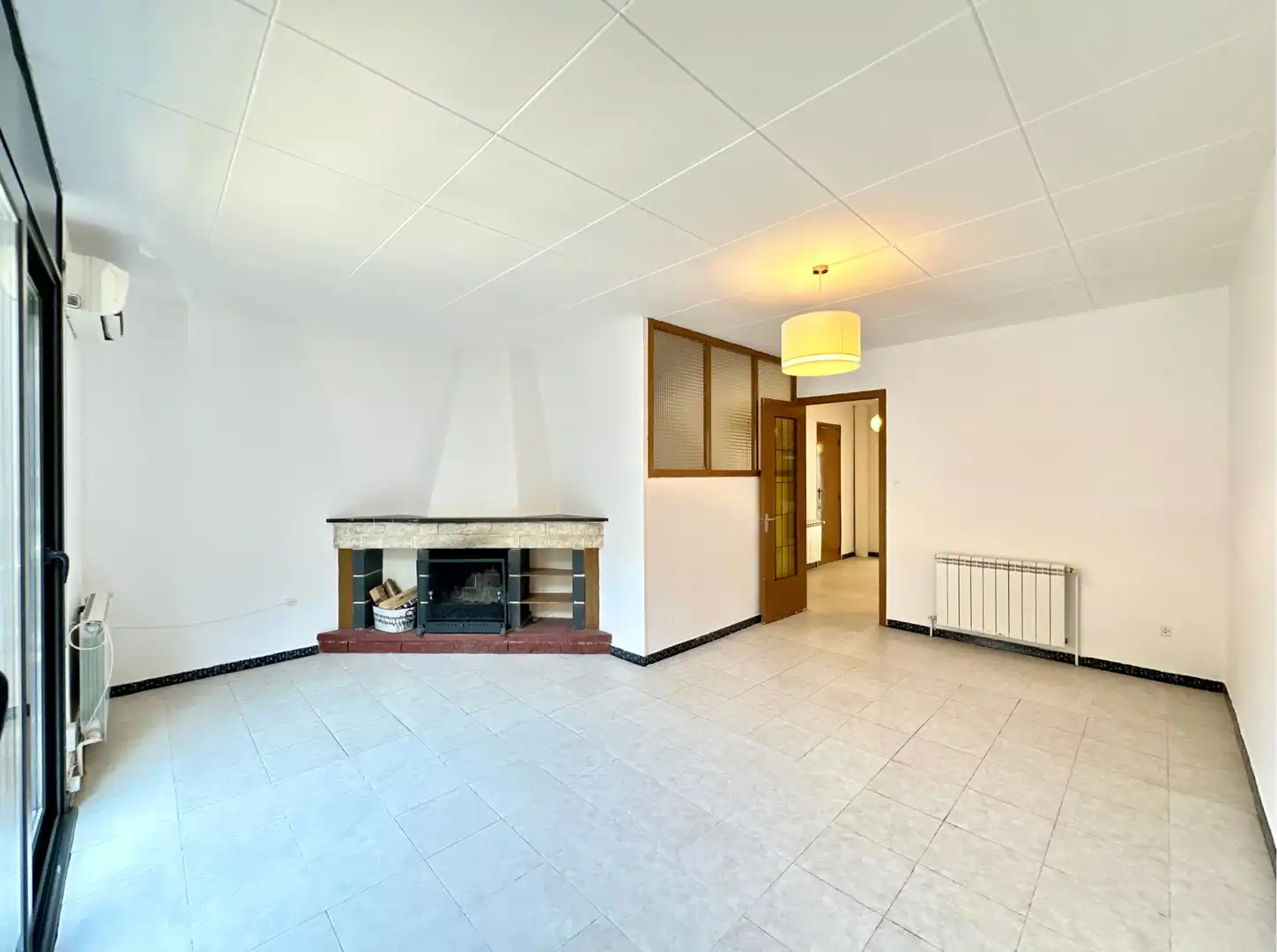 Sala de estar de Casa adosada en venta en Manlleu con Aire acondicionado, Jardín privado y Terraza