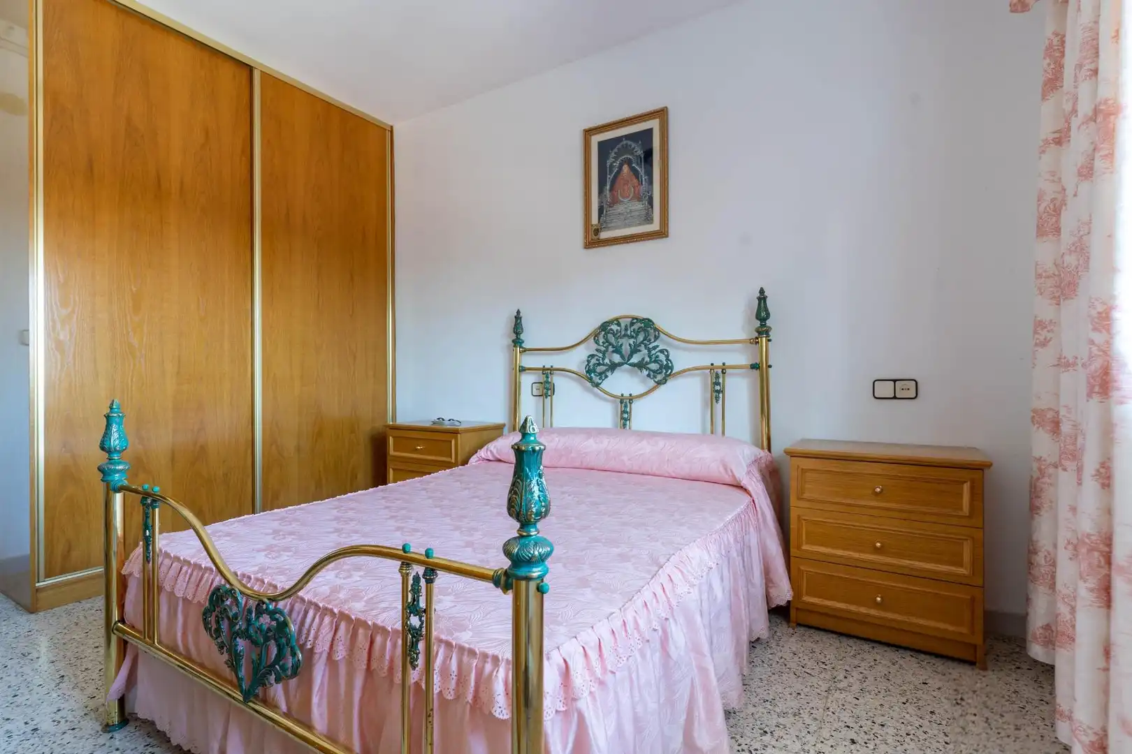 Habitación de Casa o chalet en venta en Olesa de Montserrat con Calefacción, Trastero y Piscina