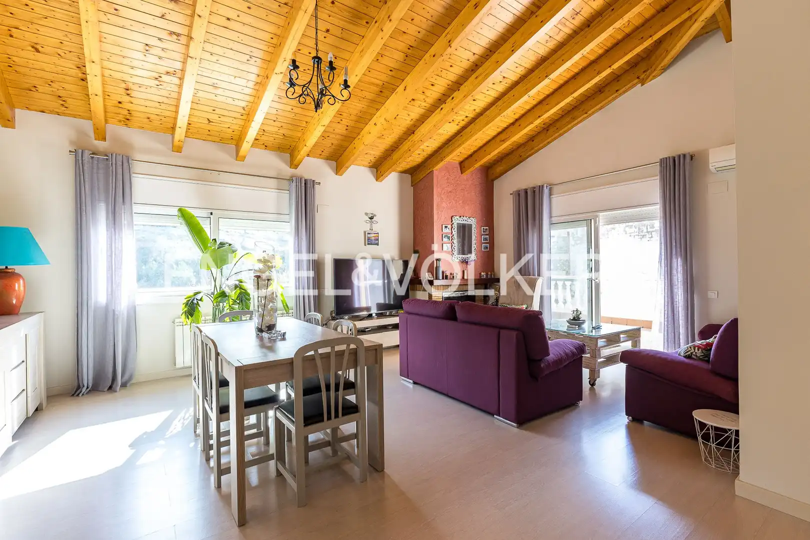 Sala d'estar de Casa o xalet en venda en Rubí amb Calefacció, Jardí privat i Parquet