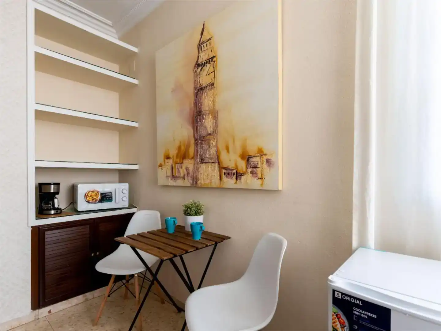 Comedor de Piso para compartir en Sevilla con Aire acondicionado, Jardín privado y Amueblado