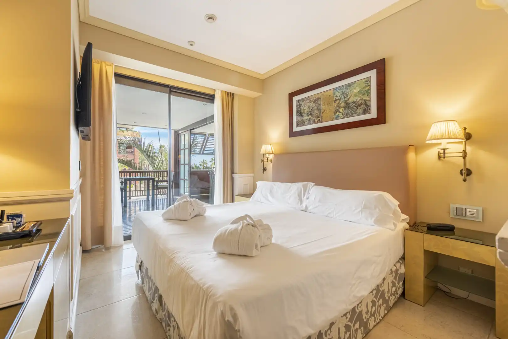 Habitación de Apartamento en venta en Marbella con Terraza, Piscina y Amueblado