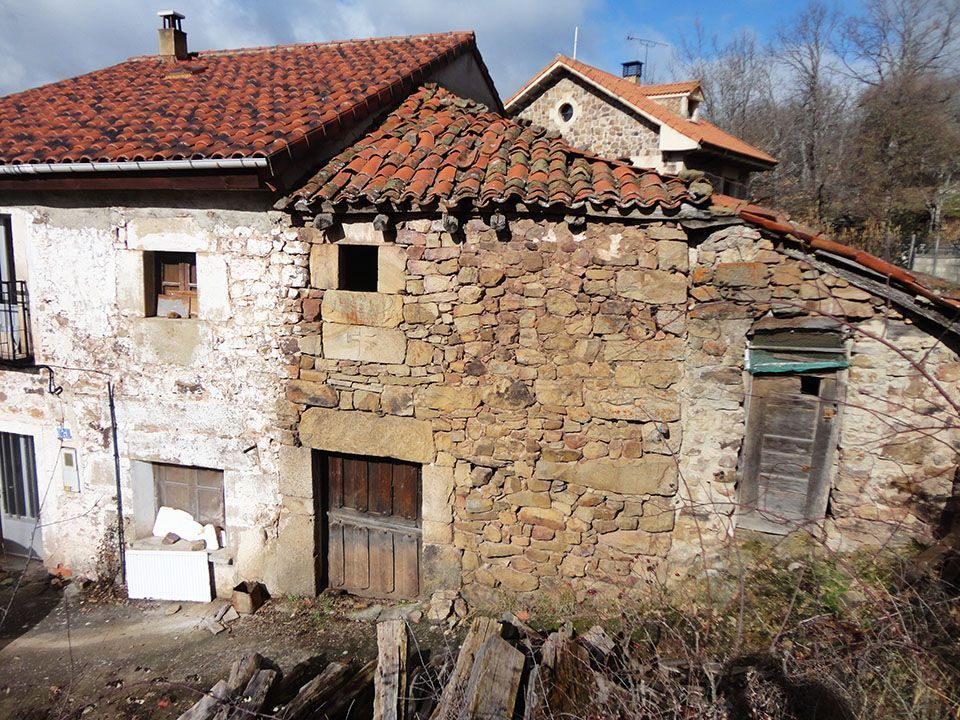 Exterior view of House or chalet for sale in Monasterio de la Sierra