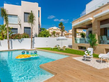 Villa avec balcon à vendre à Doña pepa