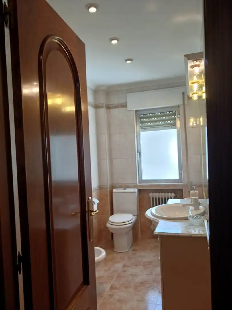 Baño de Ático de alquiler en Salamanca con Calefacción, Parquet y Terraza