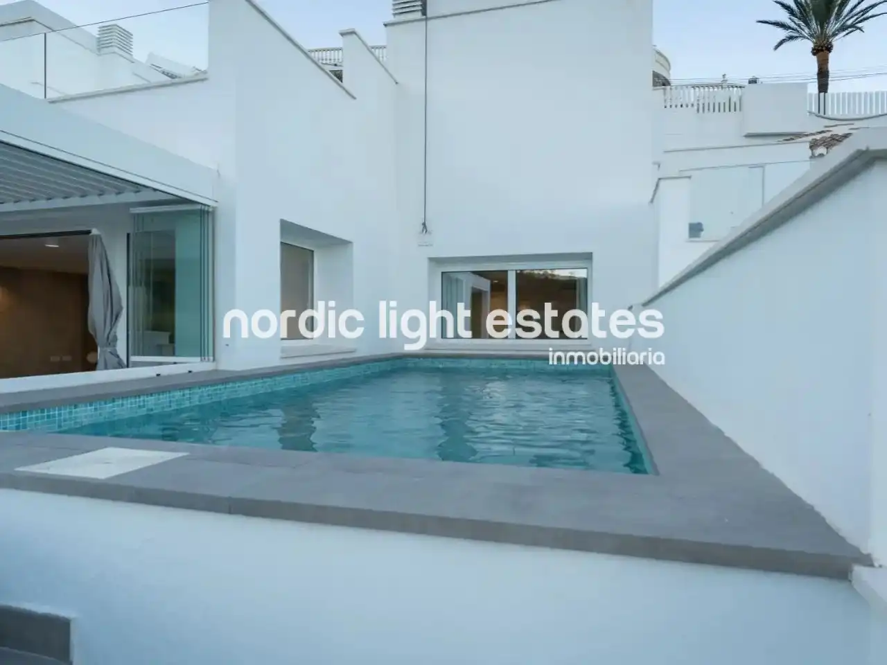 Vista exterior de Casa o chalet en venta en Almuñécar con Aire acondicionado, Terraza y Piscina