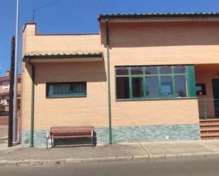 Vista exterior de Casa o xalet en venda en Sariegos amb Terrassa