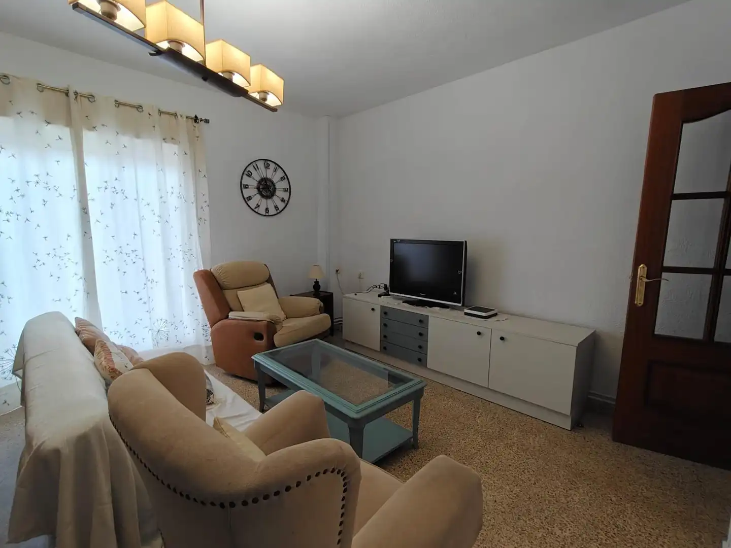 Sala de estar de Piso para compartir en Granada con Calefacción, Amueblado y Balcón