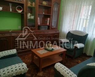 Sala d'estar de Casa adosada en venda en Avilés