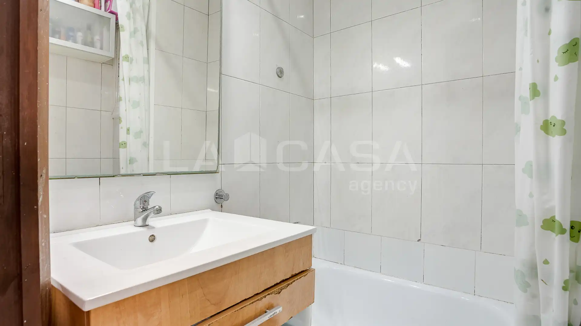 Bathroom of Flat for sale in L'Hospitalet de Llobregat