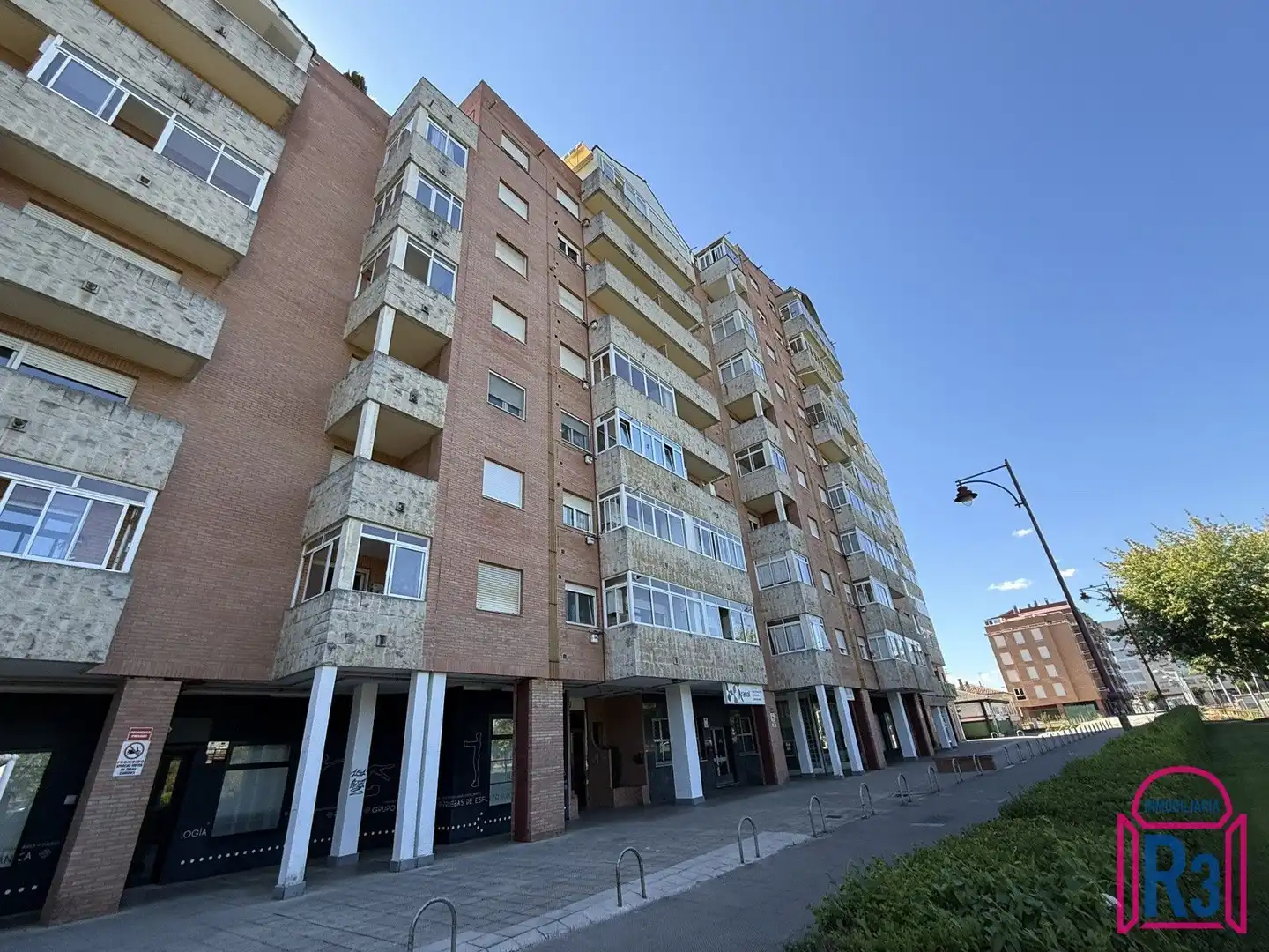 Vista exterior de Piso de alquiler en León Capital  con Calefacción, Terraza y Trastero
