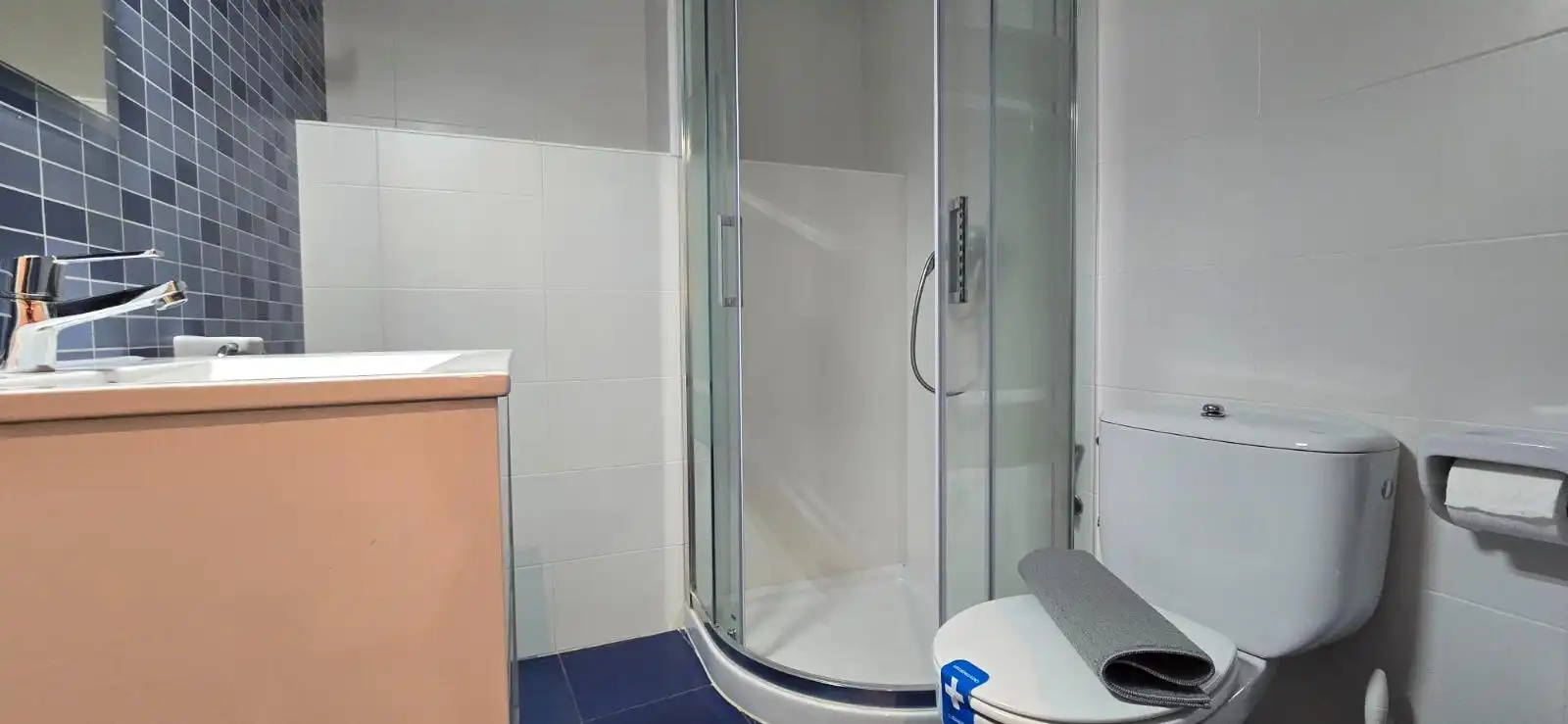 Badezimmer von Maisonette zur Miete in Bolvir mit Heizung, Parkett und Terrasse