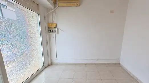 Habitación de Local en venta en Els Masos - Els Garrofers