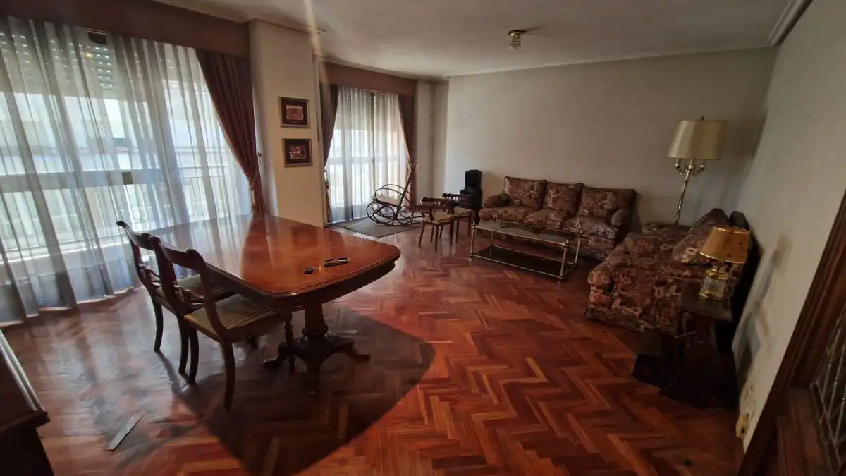 Sala de estar de Piso en venta en León Capital  con Calefacción, Parquet y Terraza